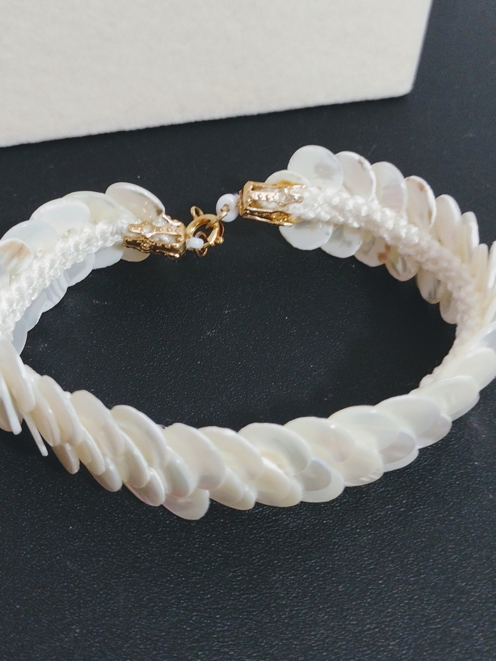 White Mother-of-Pearl Disc Bracelet - Women Jewelry - Picture 2 of 8